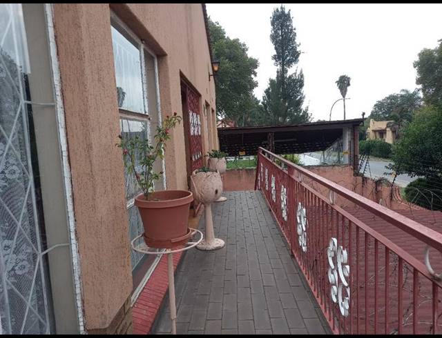 4 BEDROOM HOUSE FOR SALE IN BEZUIDENHOUT VALLEY